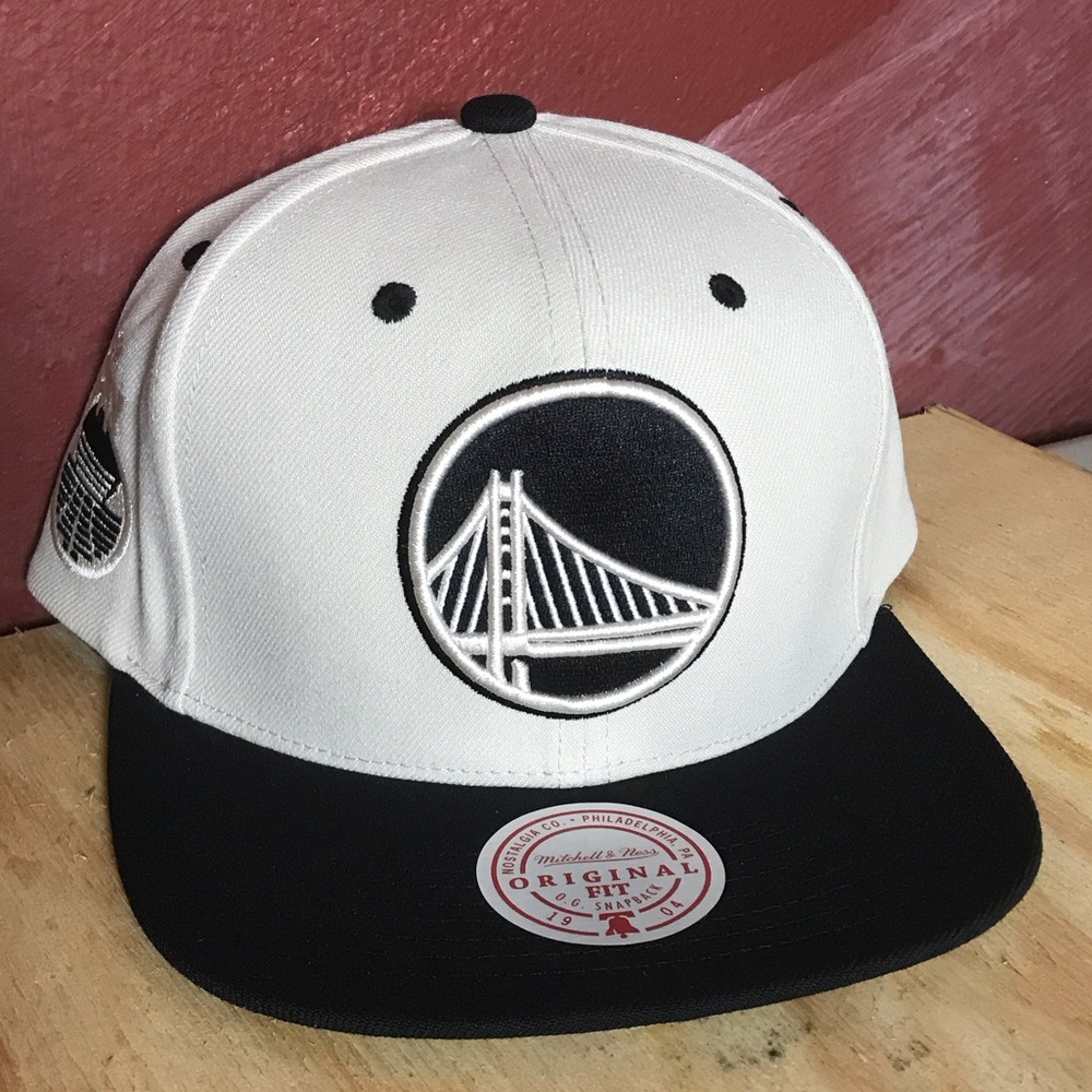 Golden State Warriors NBA Mitchell & Ness Black and cream Bridge Snapback brand